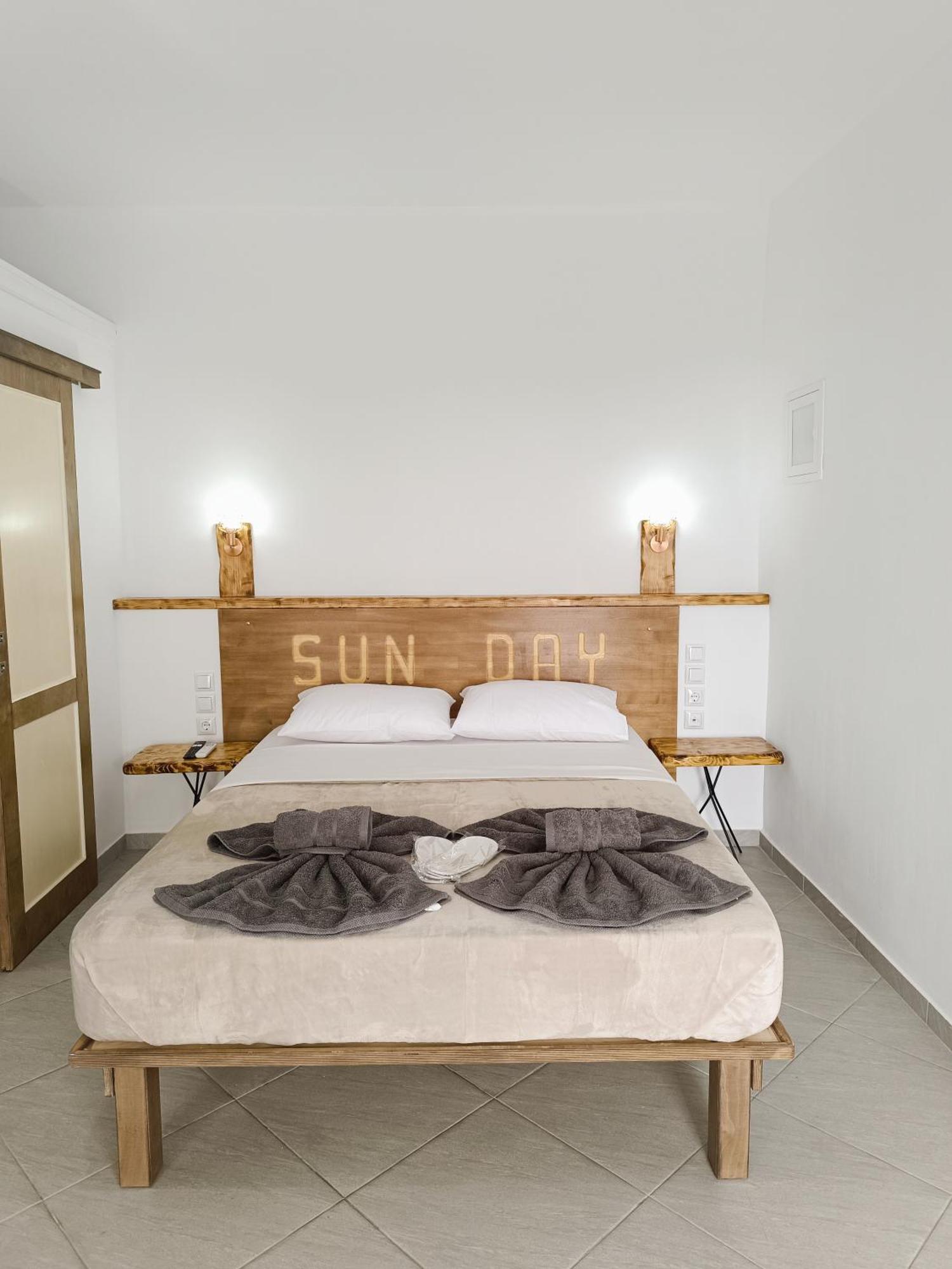 Sun Day Apartments Free Airport Shuttle Artemida  Esterno foto